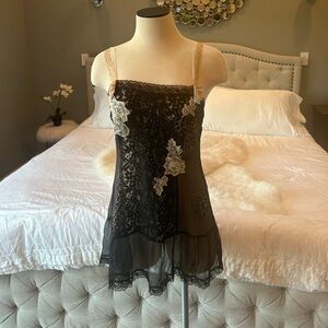 Vintage 100% silk VS chemise blank and nude lace appliqué 2-piece
